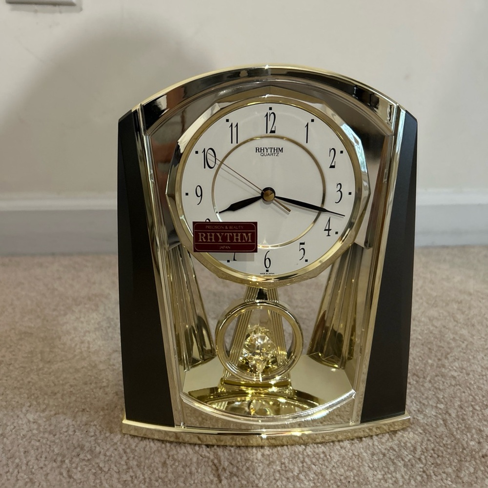 RHYTHM Quartz Mantel Crystal Clock Vintage MCM Desk Pendulum Gold Bronze Japan